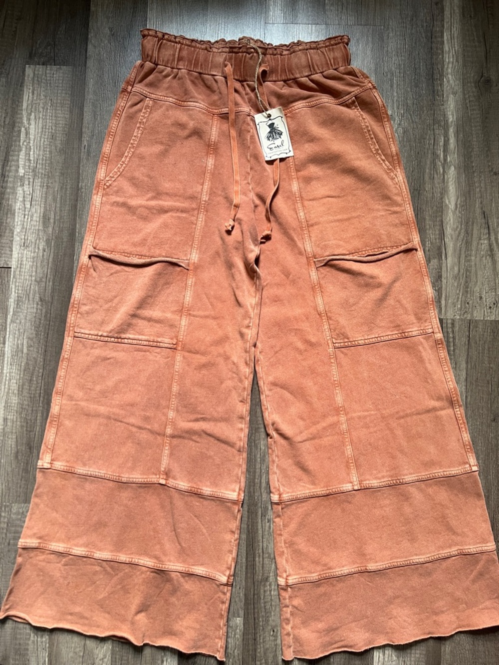 easel Women’s Wide-Leg Cargo Sweatpants - Rust Orange